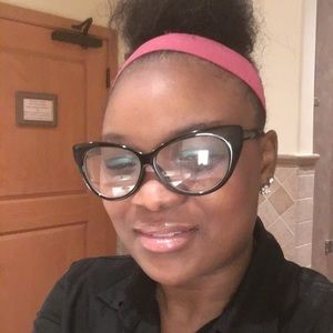 Meet your Posher, Candis